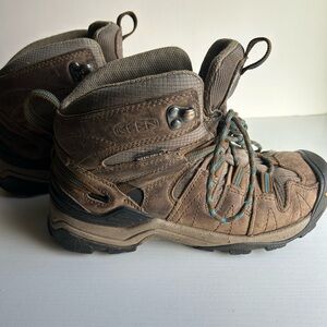 Keen women’s boots